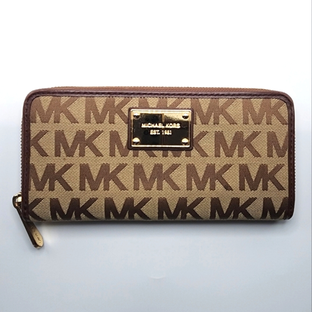 🚫SOLD🚫 MK Michael Kors Continental Signature Fabric Logo Wallet Zip Around